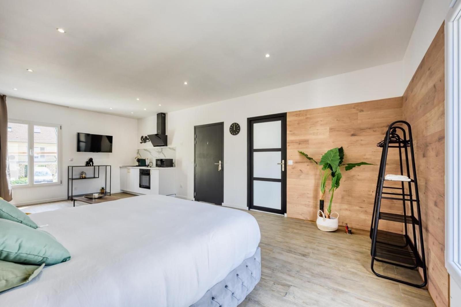 1 Apartment *