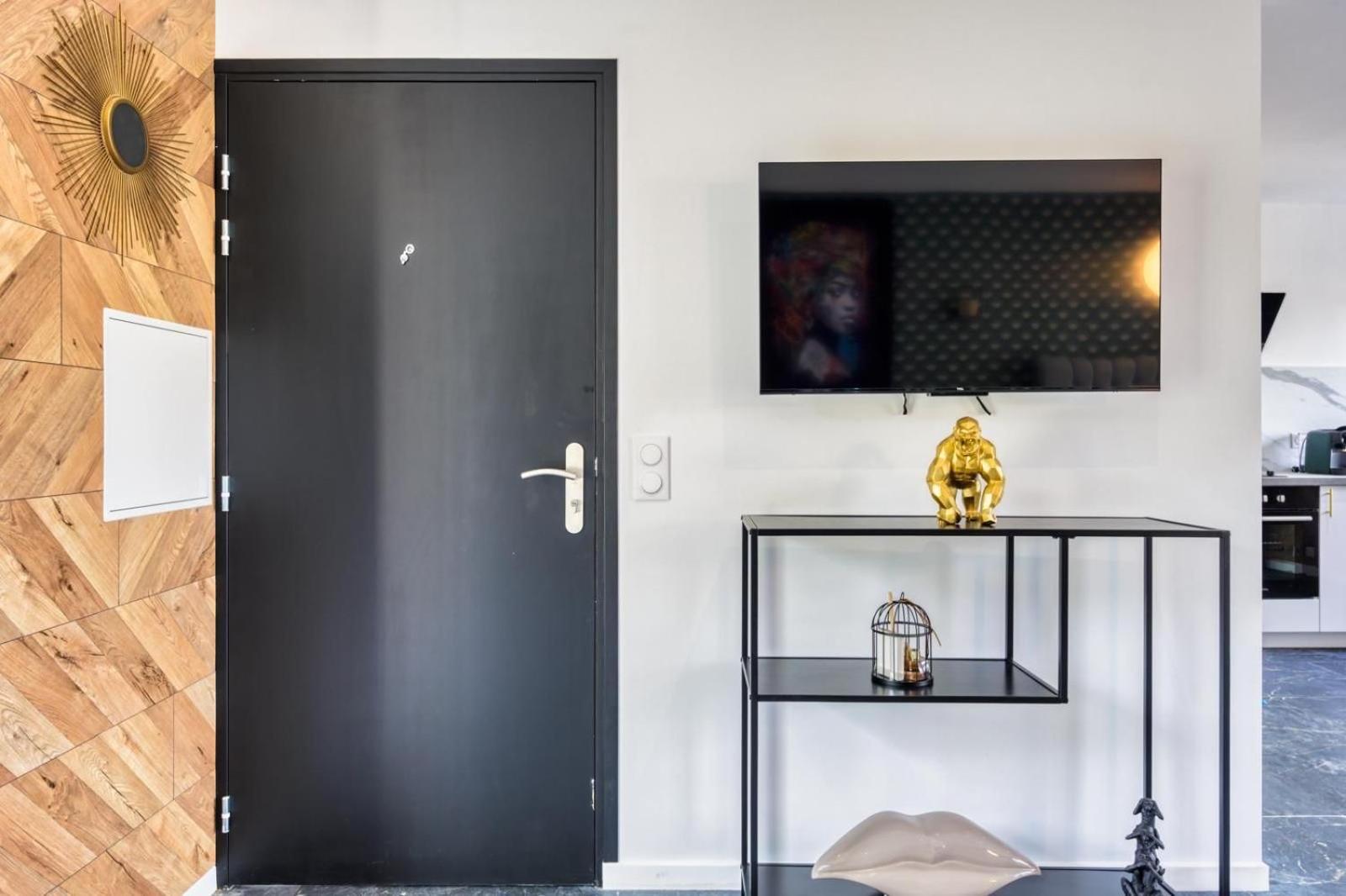 Apartment 1 *