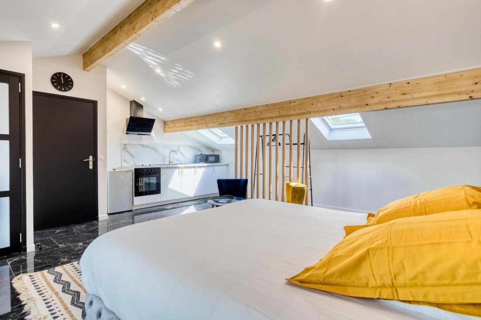 1 Apartment *
